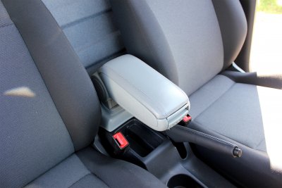 Armstöd i läderimitation till Volkswagen Caddy från 2004-2020